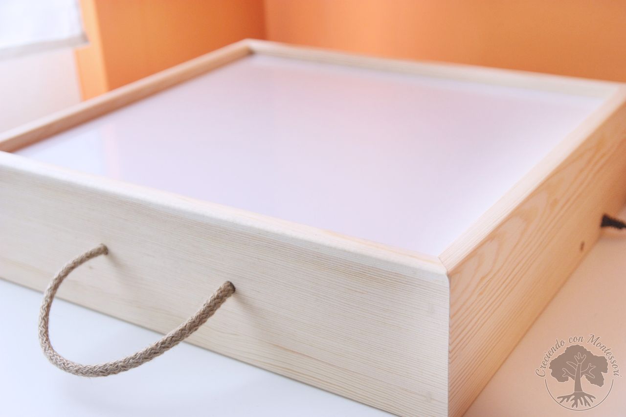 Probando: Caja de luz «MamaLuz» - Montessori en Casa