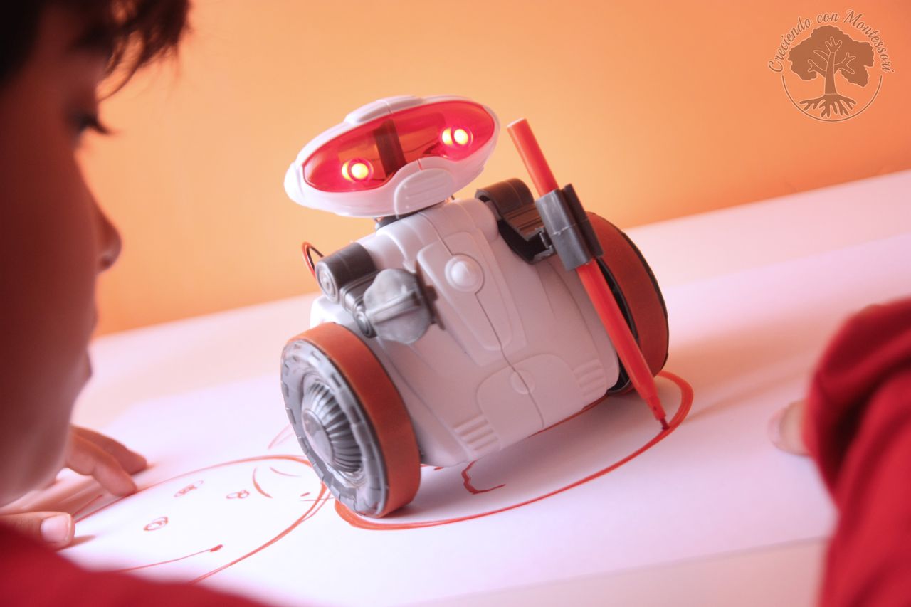Probando a Mio el Robot – Creciendo Con