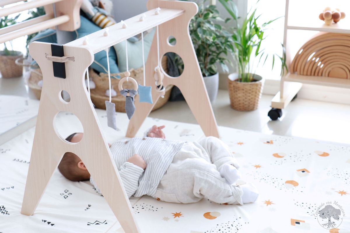 Ambiente preparado Montessori: Materiales para bebé de 0-6 meses