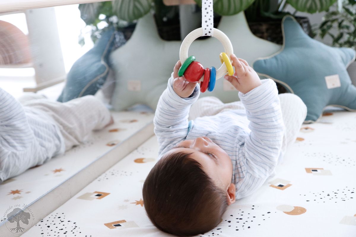 Ambiente preparado Montessori: Materiales para bebé de 0-6 meses –  Creciendo Con Montessori