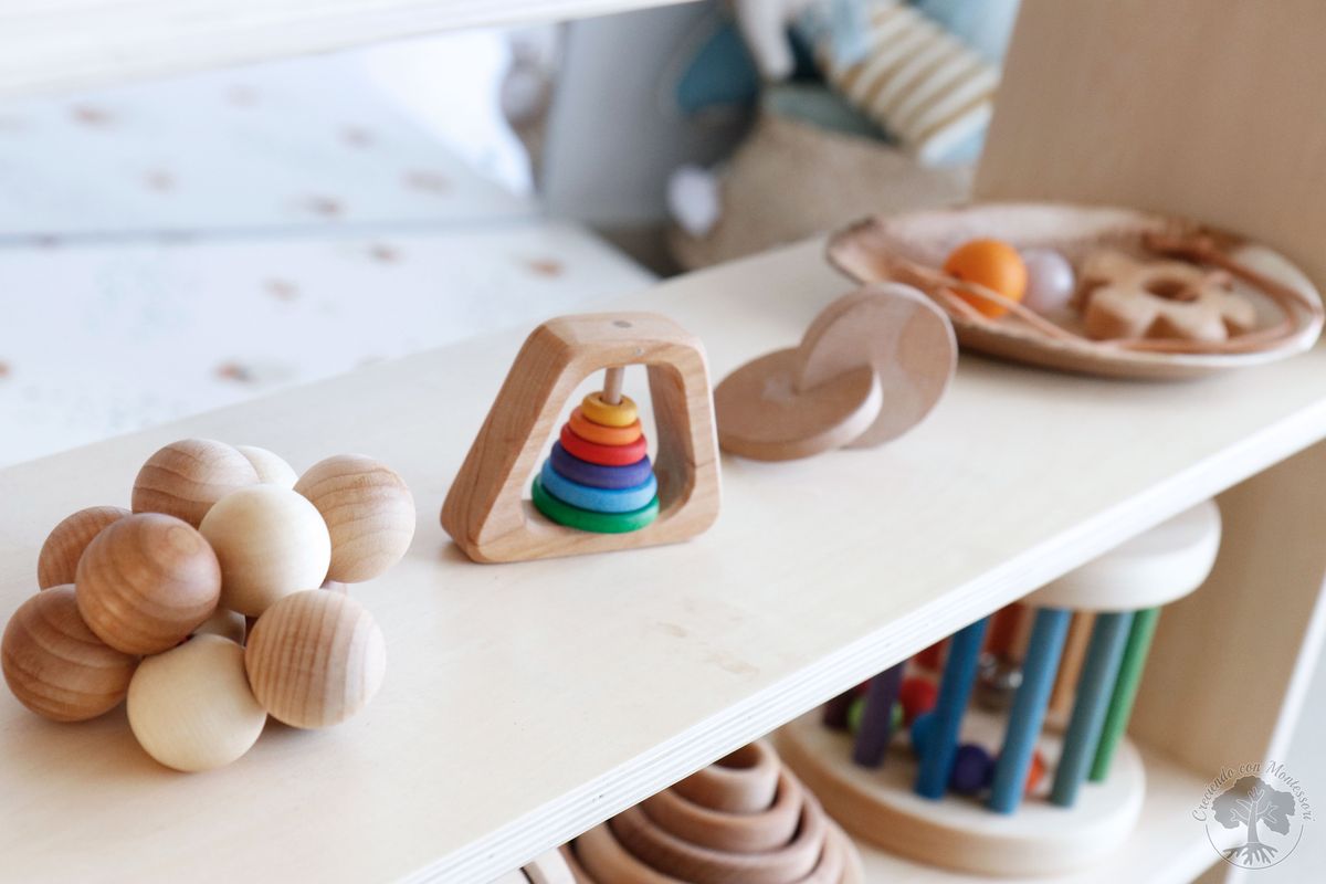 Ambiente preparado Montessori: Materiales para bebé de 0-6 meses