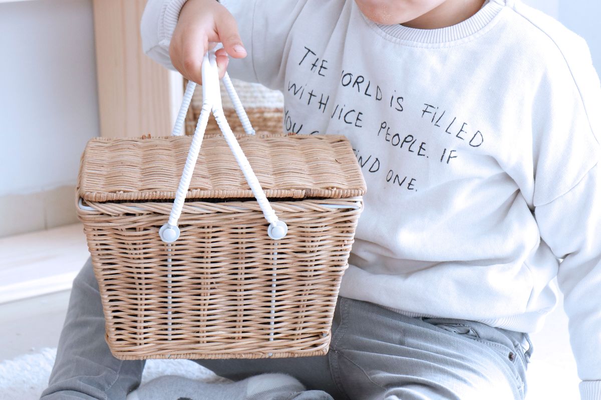 Las cestas (vacías) como parte del juego educativo – Creciendo Con  Montessori