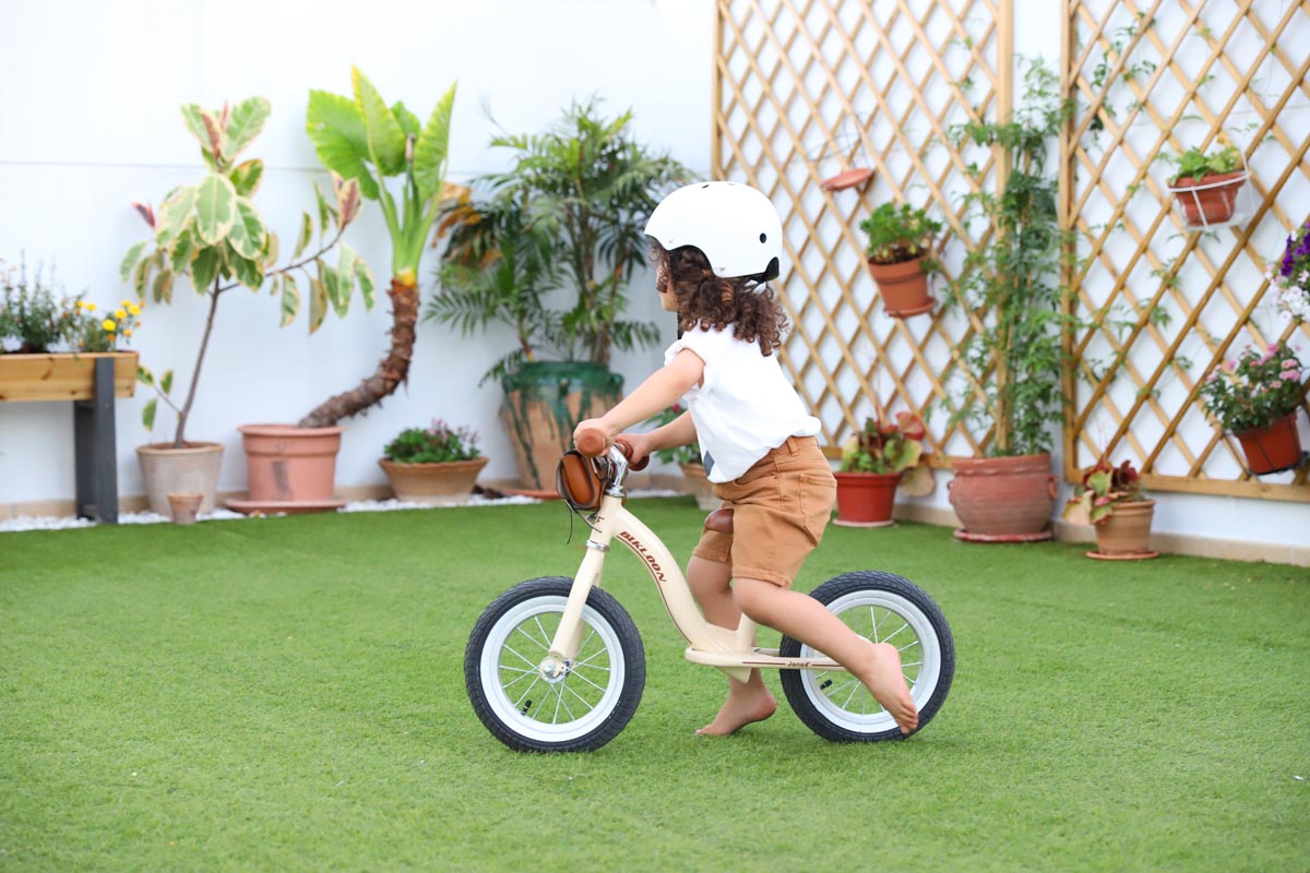 Bicicletas sin pedales para aprender a mantener el equilibrio